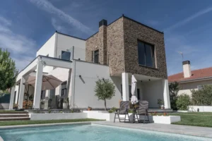 Casas prefabricadas de lujo: ideas para zonas de descanso amplias