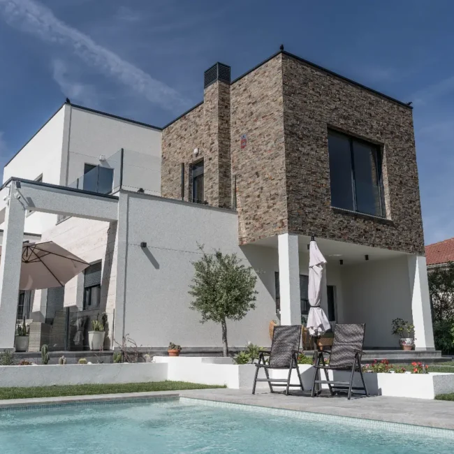 Casas prefabricadas de lujo: ideas para zonas de descanso amplias