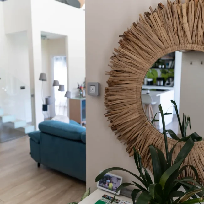 Zonas de lectura, trabajo y relax en casas prefabricadas de gama alta