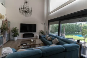 Casas prefabricadas de lujo en Madrid: cómo diseñar un salón que invite a quedarse