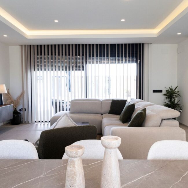 Casas prefabricadas premium: ideas para comedores amplios y luminosos